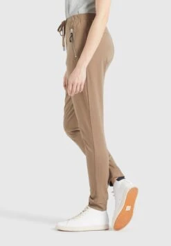 Khujo Sweatpants Tapered Broek Alenia Dames Lichtbruin -Khujo Verkoopwinkel 09d33f07b401096e02eca121db1698ed