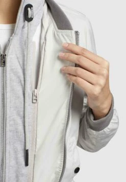 Khujo Persee - Lichte Jas - Hellgrau -Khujo Verkoopwinkel 10d01ba7d37a437b945930fcf9628d59