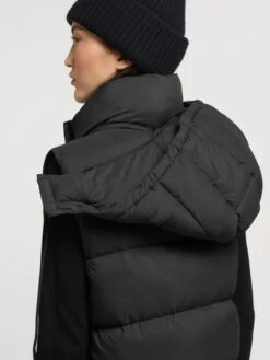 Khujo Bodywarmers Bodywarmer Eden Dames Zwart -Khujo Verkoopwinkel 36c758e190e8876395fe33dc3aa2b038