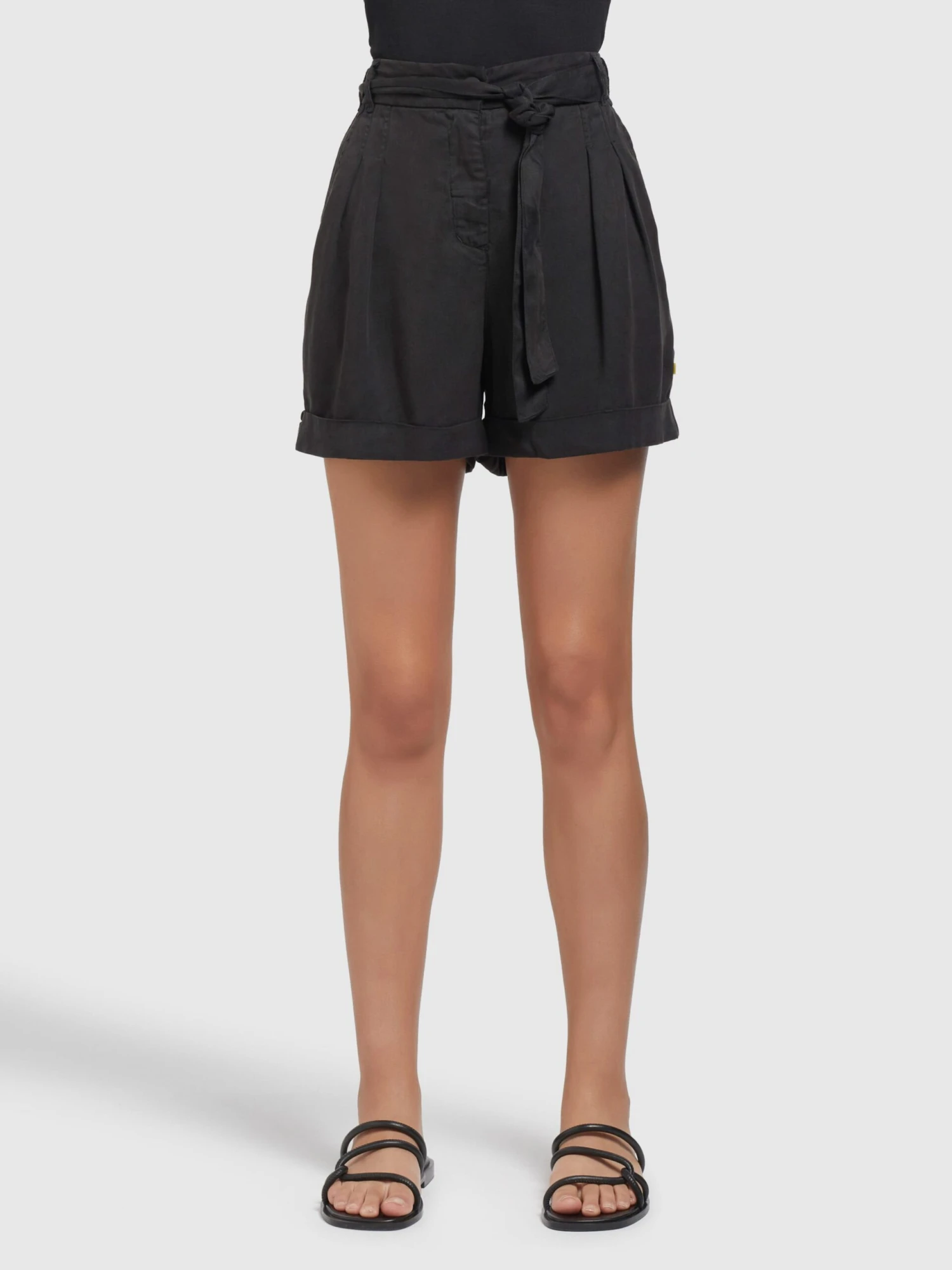 Khujo Shorts Loosefit Bandplooibroek Elida Dames Zwart 4 Khujo Shorts Loosefit Bandplooibroek Elida Dames Zwart - Afbeelding 2